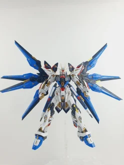 MGEX Strike Freedom Gundam - [Silver HOLO]