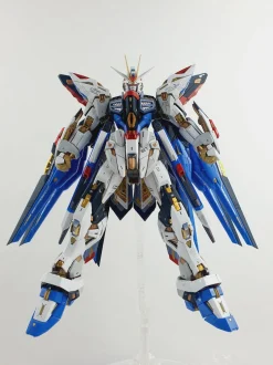 MGEX Strike Freedom Gundam - [Silver HOLO]