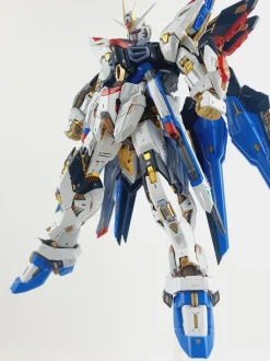 MGEX Strike Freedom Gundam - [Silver HOLO]