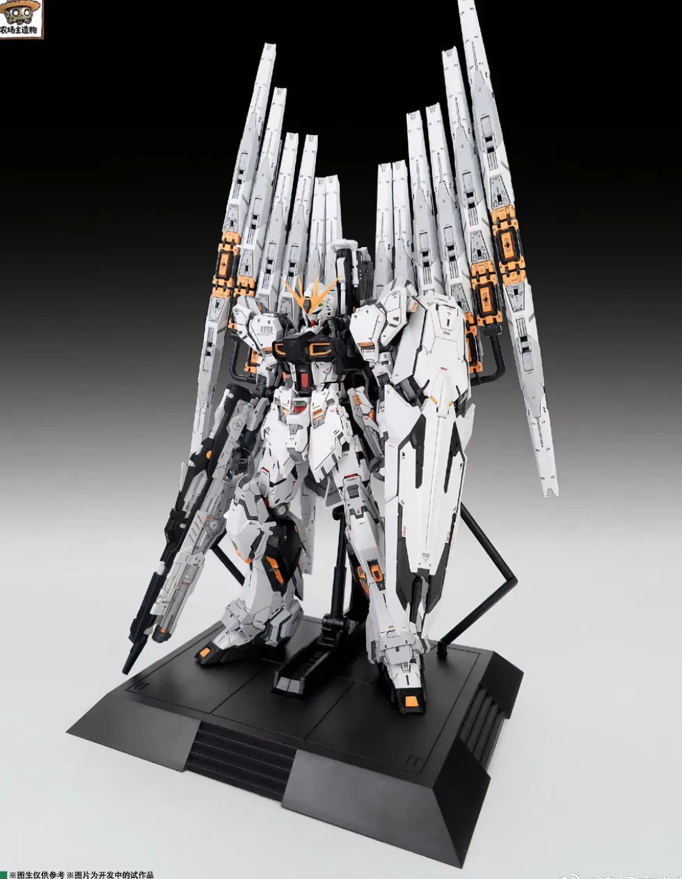1/100 Nu Gundam